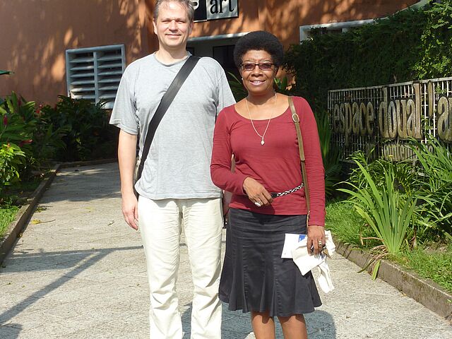 Bild vom Besuch von Mitarbeitern des Bundesarchivs beim Nationalarchiv von Kamerun, Besichtigung des Kunstzentrums doual