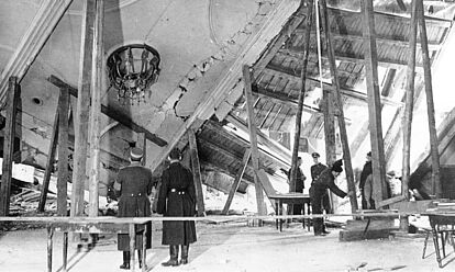 Die Trümmerstätte nach den ersten Aufräumarbeiten am 9.11.